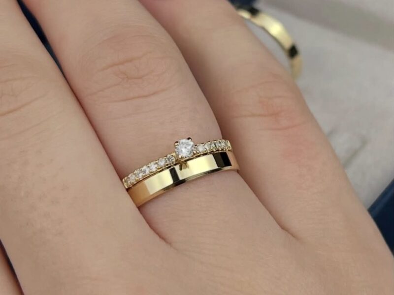Anillo de compromiso oro 18k con diamante y cinta desde 1gr